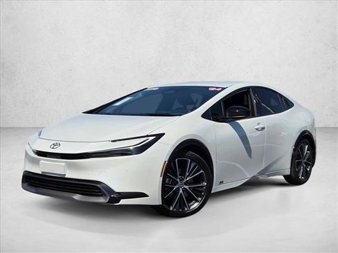 Used 2024 Toyota Prius XLE image 1