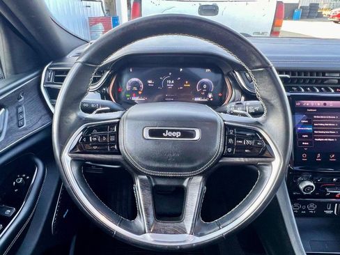 Used 2022 Jeep Grand Cherokee Overland w/ Luxury Tech Group IV image 15