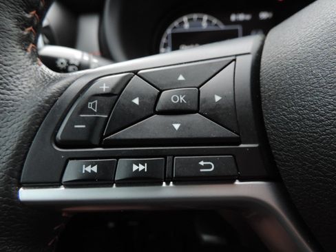 Used 2023 Nissan Kicks SR w/ SR Premium Package FWD image 26