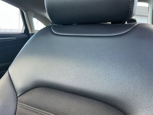 Used 2017 Ford Fusion SE w/ Equipment Group 201A FWD image 13