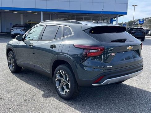 New 2026 Chevrolet Trax LT w/ Sunroof Package image 3