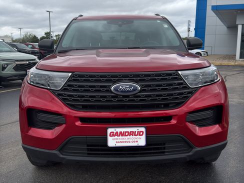 Used 2022 Ford Explorer XLT w/ Class IV Trailer Tow Package AWD/4WD image 3