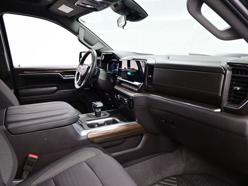 Used 2024 Chevrolet Silverado 1500 LT Trail Boss w/ LPO, Dark Essentials Package image 11