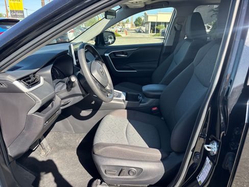 Used 2025 Toyota RAV4 XLE image 28