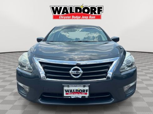 Used 2013 Nissan Altima 3.5 S FWD image 2