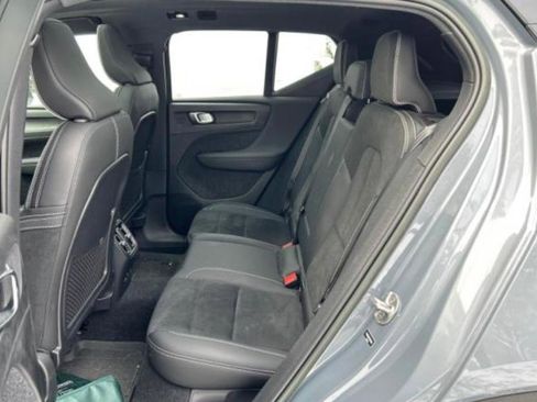 Used 2023 Volvo XC40 Recharge Ultimate image 11