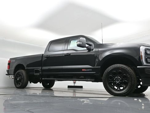 Used 2025 Ford F350 Lariat w/ Black Appearance Package AWD/4WD image 3