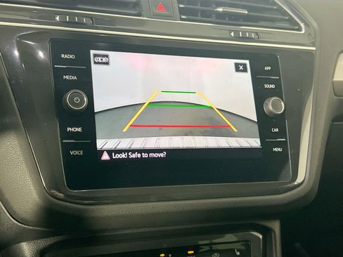Used 2022 Volkswagen Tiguan SE image 13