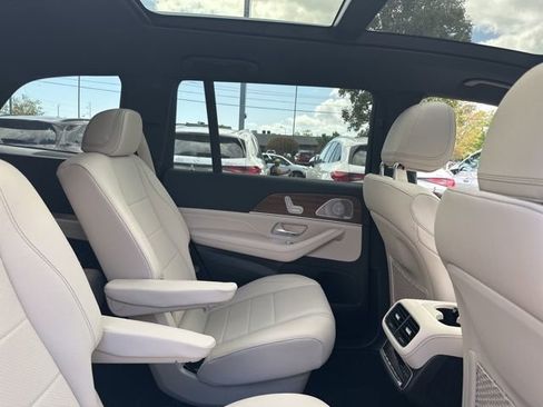 Certified 2025 Mercedes-Benz GLS 450 4MATIC image 33