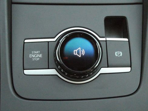 New 2025 Volkswagen Tiguan SE image 9