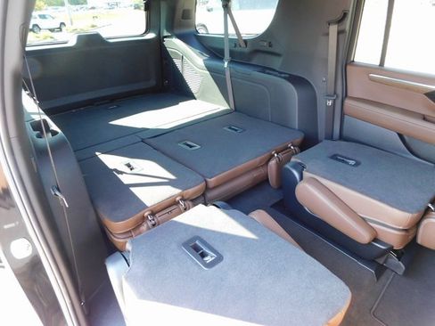 New 2025 Chevrolet Suburban High Country image 34