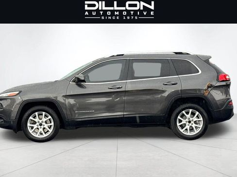 Used 2017 Jeep Cherokee Latitude FWD image 7