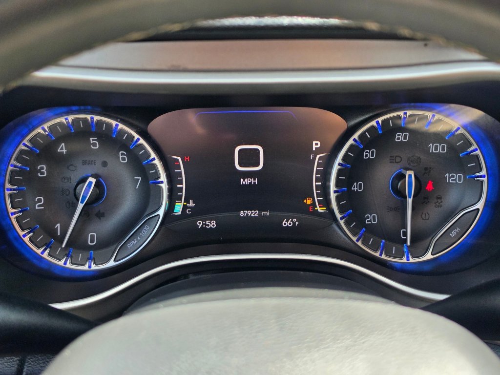 Used 2022 Chrysler Pacifica Touring-L FWD image 6