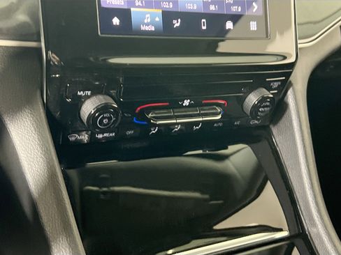 Used 2023 Jeep Grand Cherokee Laredo image 15