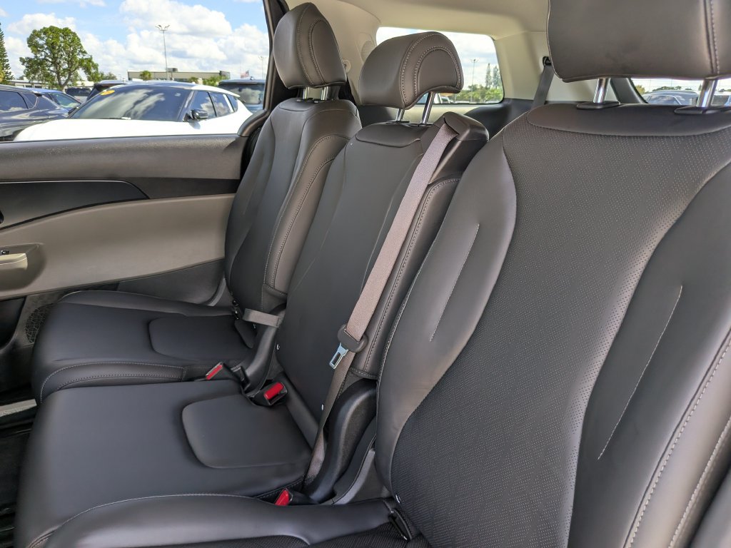 Certified 2026 Kia Carnival FWD image 17