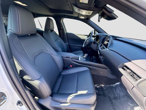 Used 2025 Lexus UX 300h FWD image 32