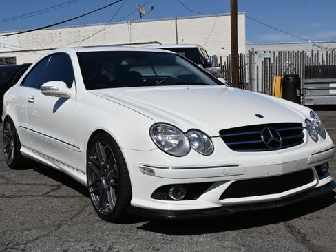 Used 2009 Mercedes-Benz CLK 550 Coupe image 2