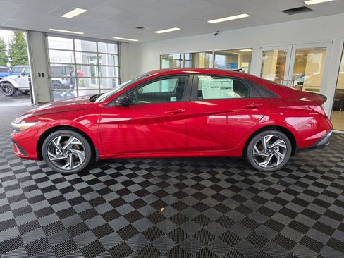 New 2025 Hyundai Elantra SEL image 7