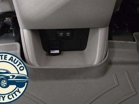 Used 2017 Toyota Highlander XLE image 33