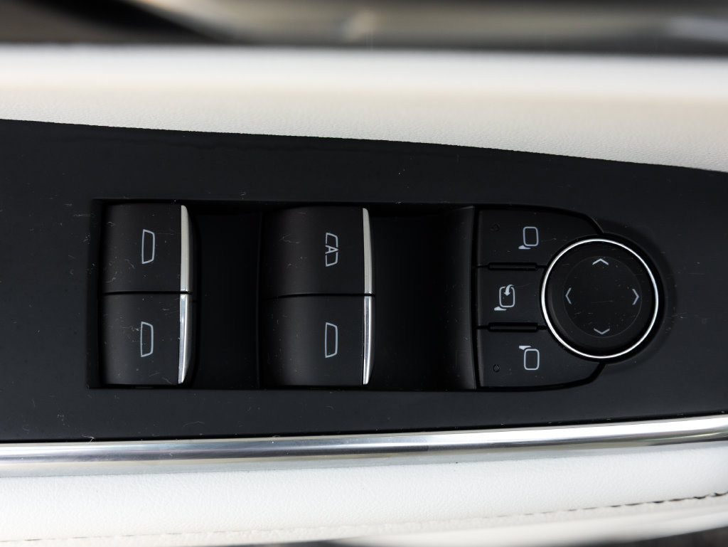 Used 2025 GMC Acadia Denali AWD/4WD image 27