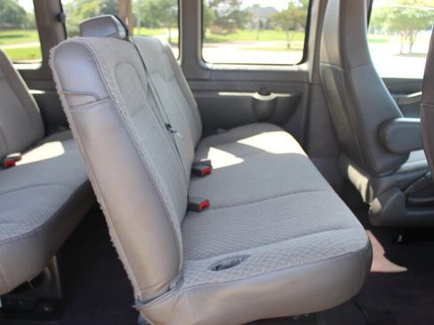Used 2025 Chevrolet Express 3500 LT w/ LT Preferred Equipment Group RWD image 15