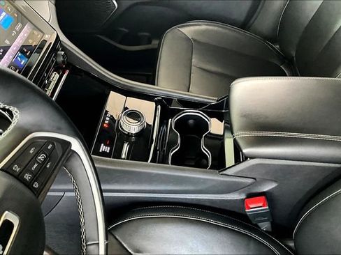 Used 2022 Jeep Grand Cherokee L Limited image 13