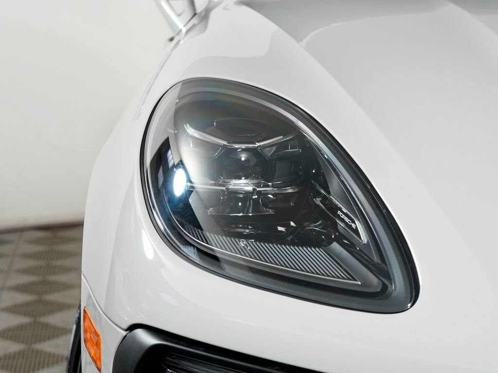 Used 2026 Porsche Macan AWD/4WD image 11