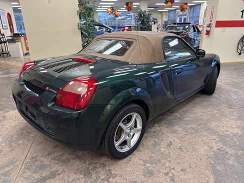 Used 2002 Toyota MR2 image 10