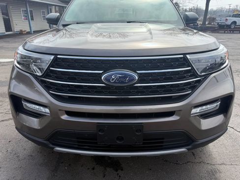 Used 2021 Ford Explorer XLT w/ Equipment Group 202A AWD/4WD image 8