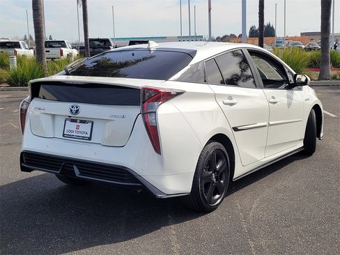 Used 2018 Toyota Prius Four Touring w/ Appearance Package image 5