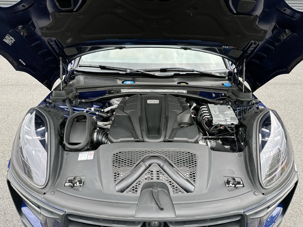 Certified 2024 Porsche Macan S AWD/4WD image 32