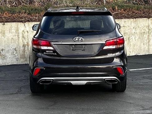 Used 2017 Hyundai Santa Fe SE AWD/4WD image 4