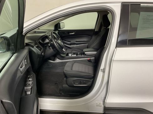 Used 2020 Ford Edge SE image 19