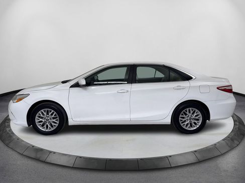 Used 2016 Toyota Camry LE image 8