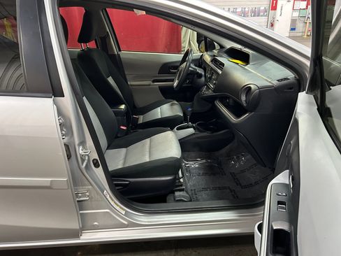 Used 2014 Toyota Prius C Three image 27