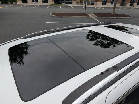 Used 2018 Chrysler Pacifica Limited FWD image 10