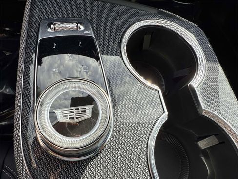 Used 2025 Cadillac Optiq Luxury 1 image 24