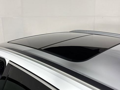 Used 2024 Audi Q3 2.0T Premium image 18