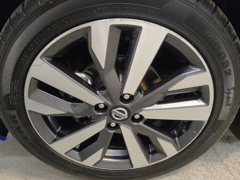 Used 2021 Nissan Versa SR w/ Convenience Package FWD image 31