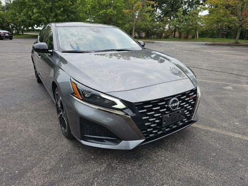 Used 2024 Nissan Altima 2.5 SR FWD image 8