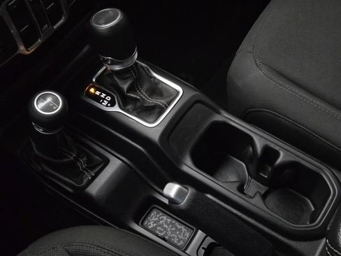 Used 2020 Jeep Wrangler Unlimited Sahara AWD/4WD image 26