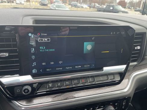 Used 2025 Chevrolet Silverado 2500 LTZ w/ LTZ Convenience Package image 19