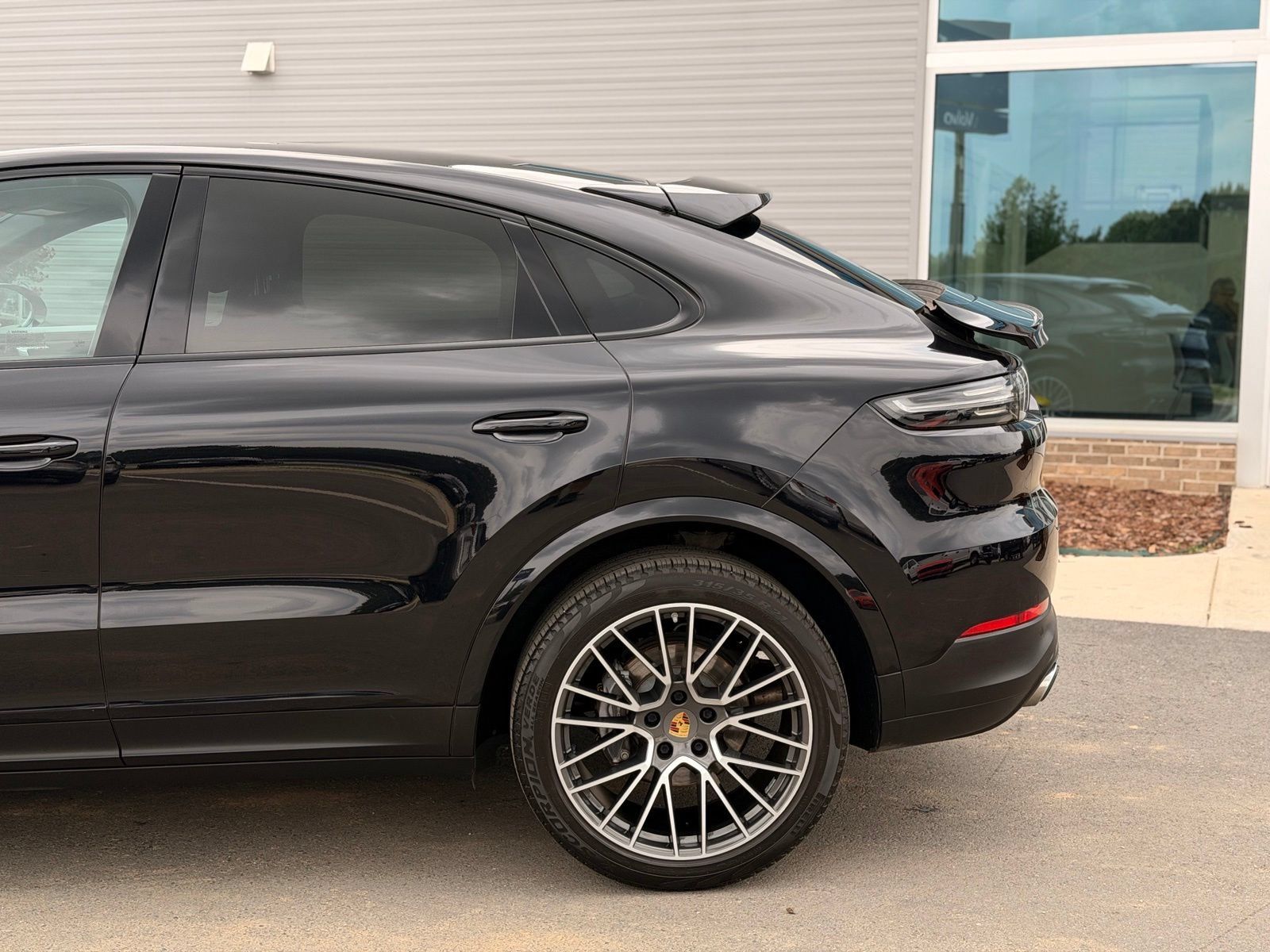 Used 2021 Porsche Cayenne Coupe AWD/4WD image 17