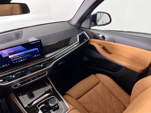 Used 2025 BMW X5 xDrive40i w/ M Sport Package image 22