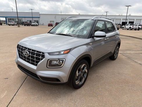 Used 2024 Hyundai Venue SEL image 7