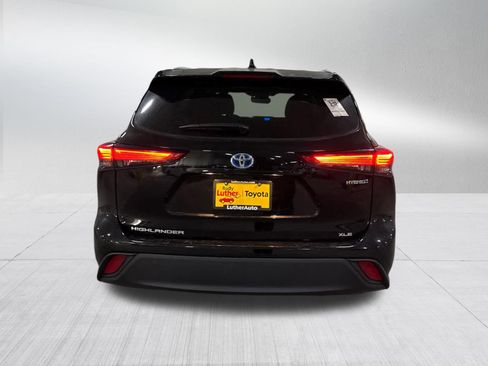 Used 2023 Toyota Highlander XLE image 5