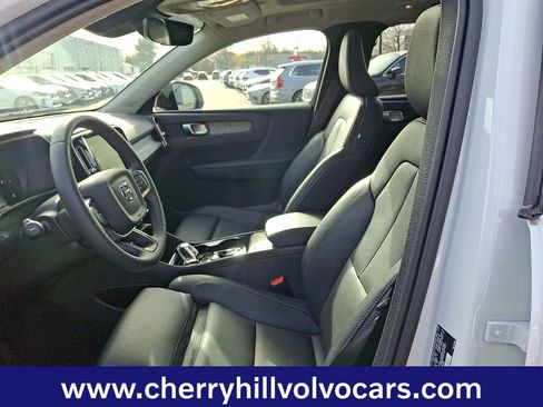 Certified 2025 Volvo XC40 B5 Plus w/ Protection Package Premier image 14