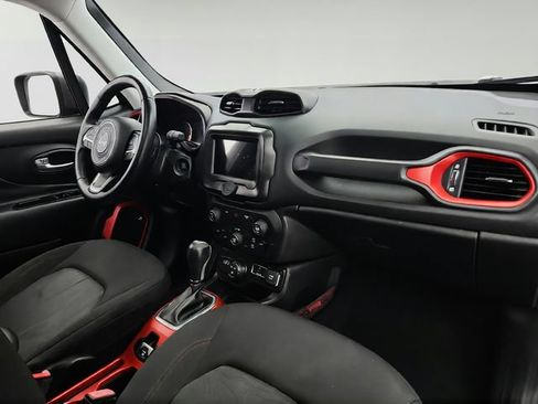 Used 2018 Jeep Renegade Trailhawk AWD/4WD image 25