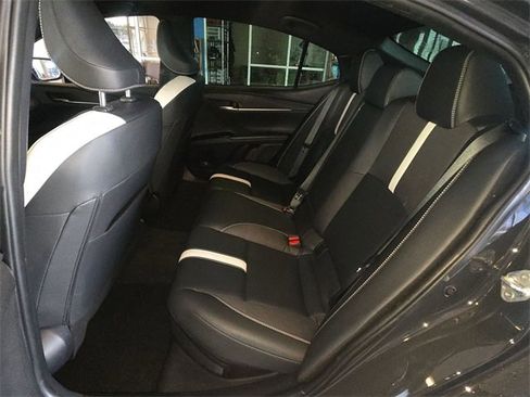 Used 2025 Toyota Camry SE image 21