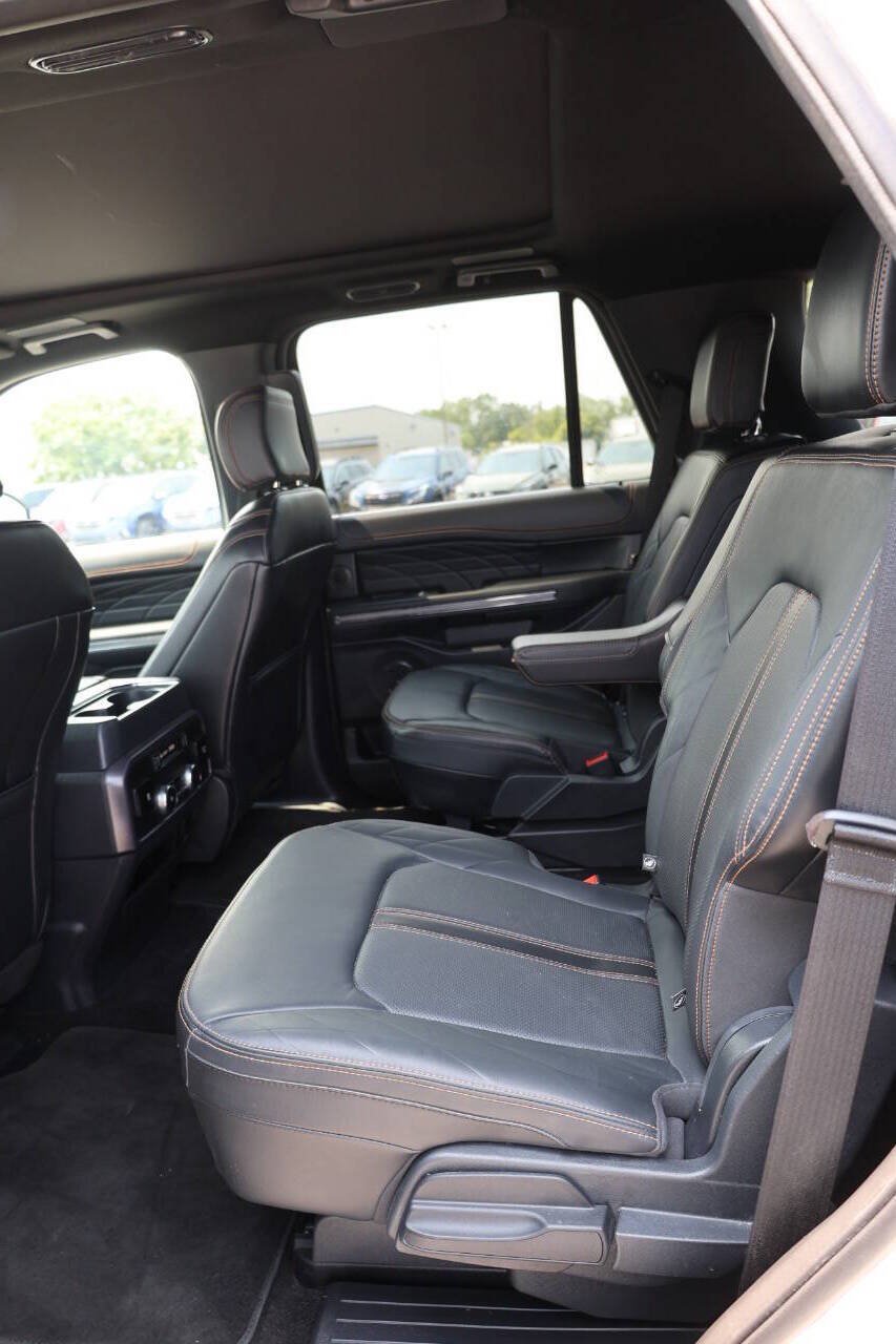Used 2023 Ford Expedition Platinum AWD/4WD image 17